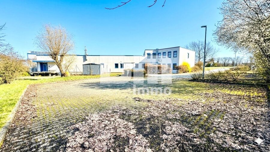 Vielseitiger Gewerbekomplex Halle + Büro / Freifläche - Top Infrastruktur direkt am A44 / A49 Kreuz - Freiflächen / Parkflächen / Zufahrt 2